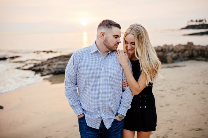 Dark nail polish in engagment photos