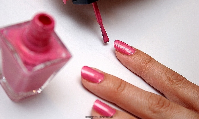 How long to wait between nail polish coats